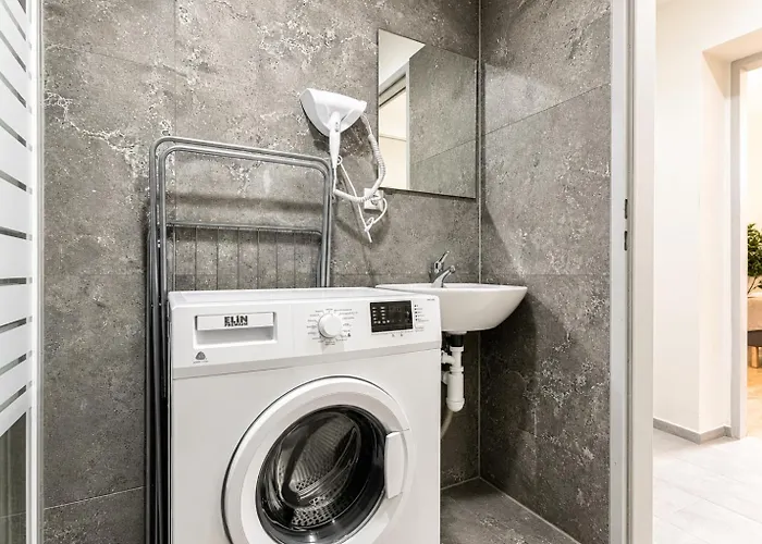 Trendy Near Westbahnhof With Kitchenette & Smart Tv Apartment